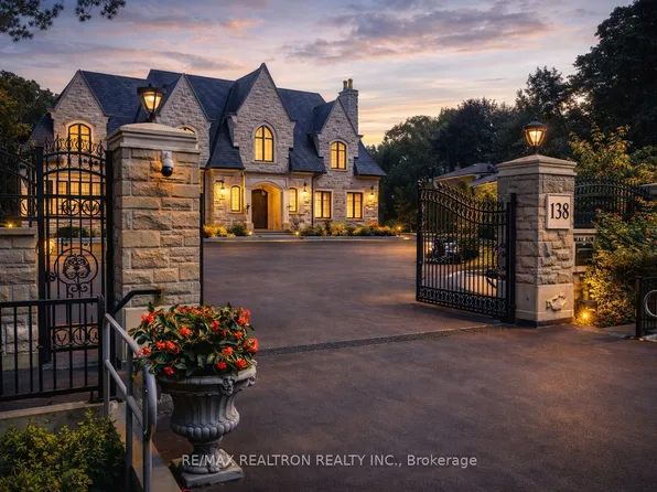 138 Centre St, Vaughan, ON L4J 1G4