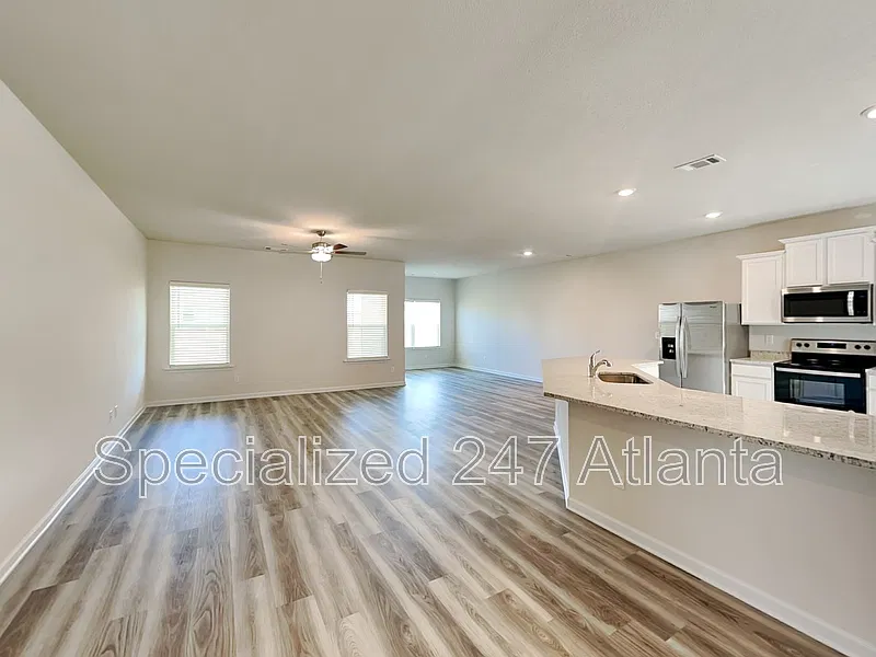 3 bed, 2.0 bath, 2016 sqft, $1,975 — Photo 4