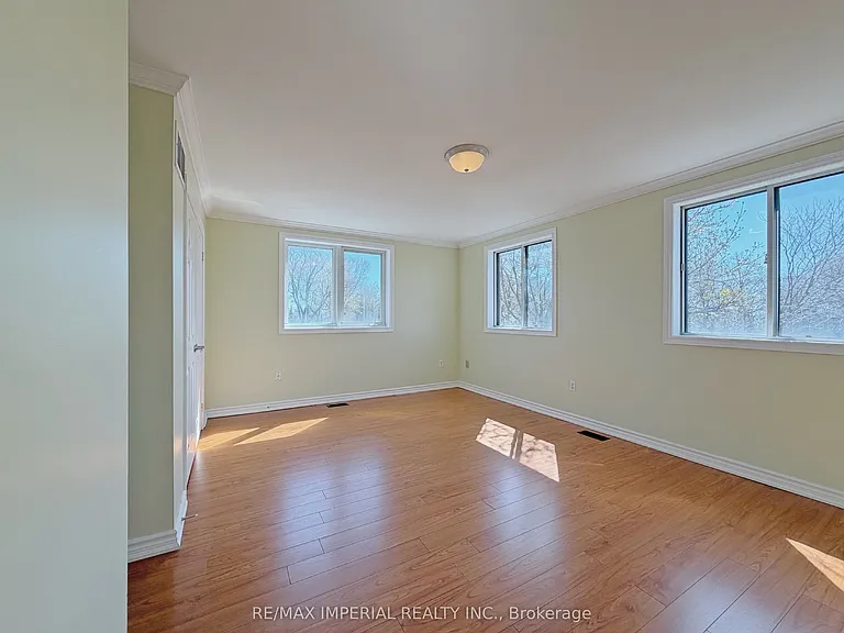 621A The Queensway — Photo 28