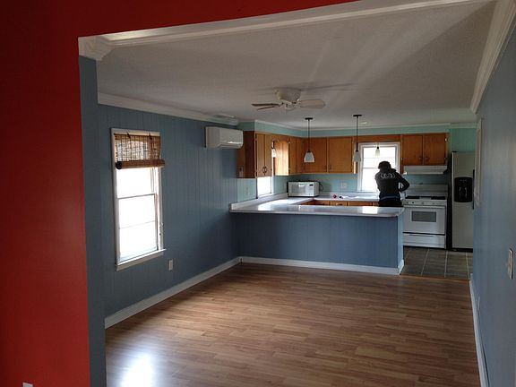 2nd image of 613 Pine St