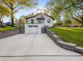 7602 Maywood St, Ralston, NE 68127