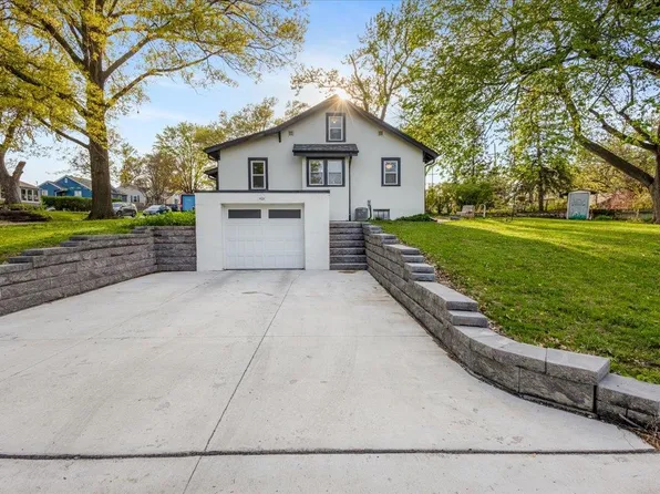 7602 Maywood St, Ralston, NE 68127