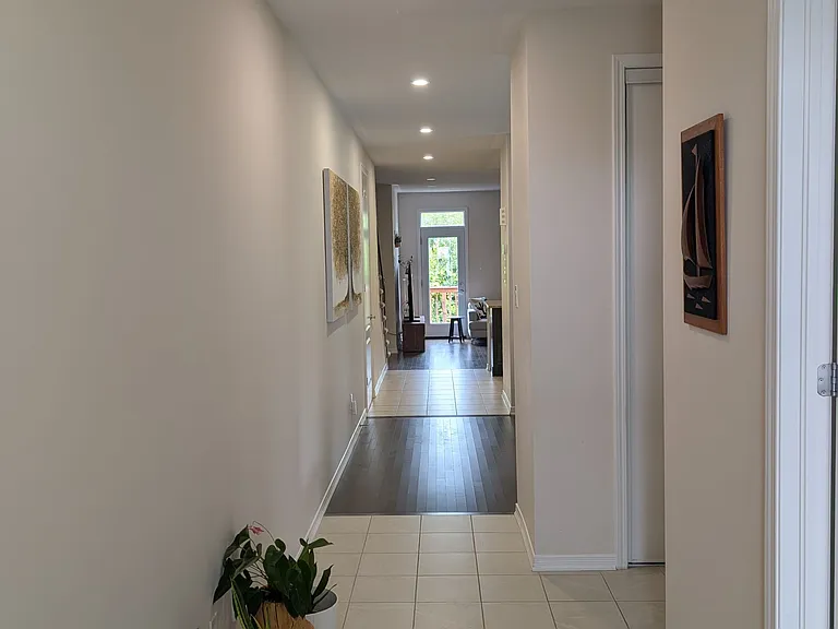 3230 Harvester Cres — Photo 2