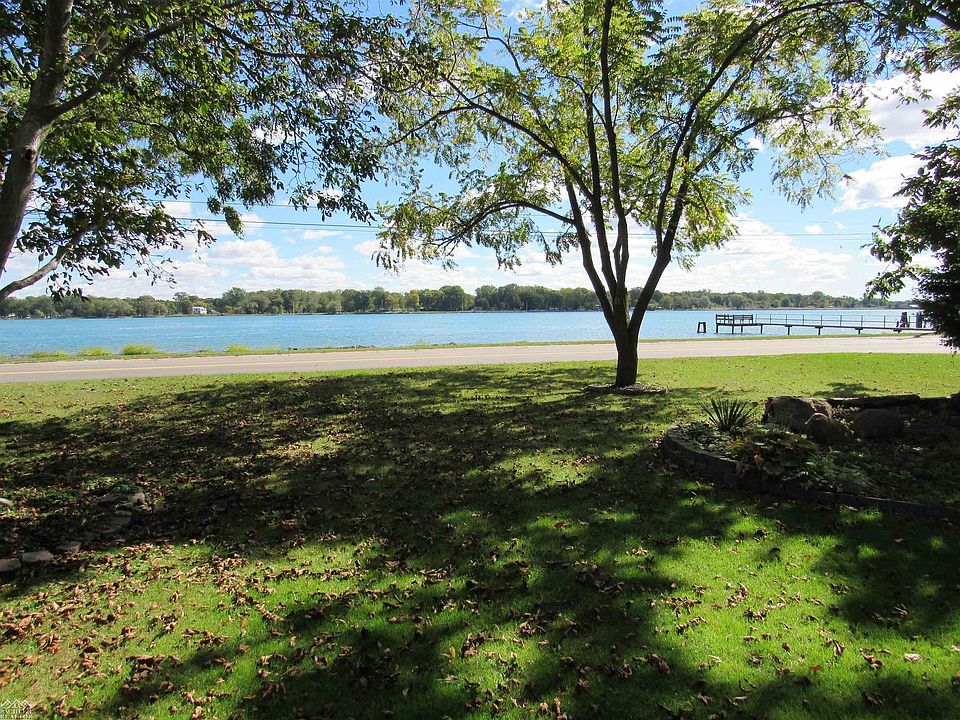 9910 N River Rd, photo 5