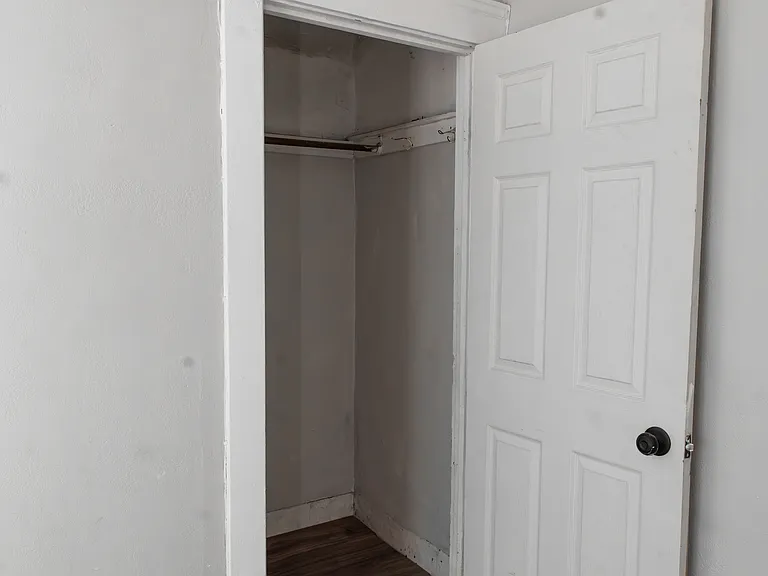 1600 E 49th St #2 — Photo 5