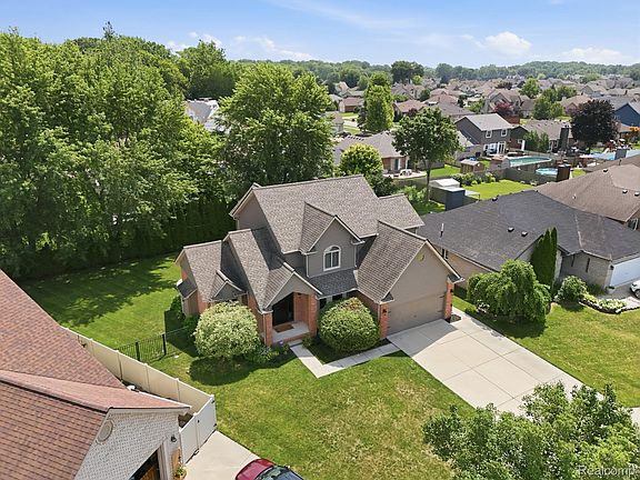 5th image of 49324 Stratford Dr