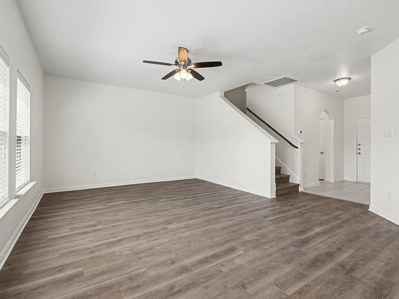 3rd image of 1623 Park Trails Blvd