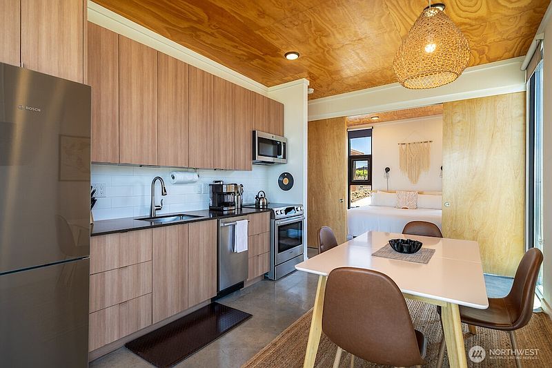 4th image of 23648 Cliffe Pointe Road NW #10C