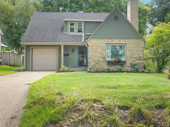 131 Oak Knolls Ave, Rockford, IL 61107