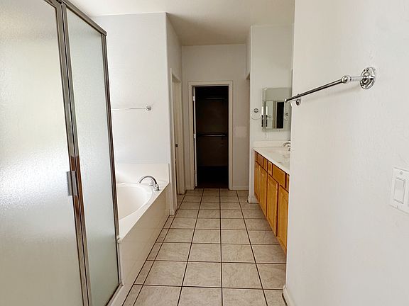 3rd image of 2036 E Stephens Pl