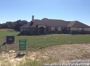 120 Abrego Trail Dr, Floresville, TX 78114