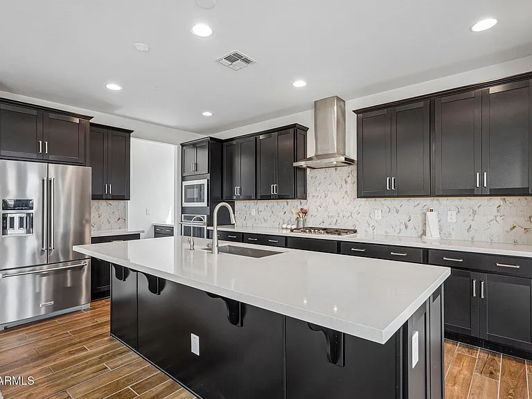 9019 W Denton Ln — Photo 2