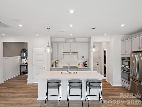 4th image of 707 Bowery Pl