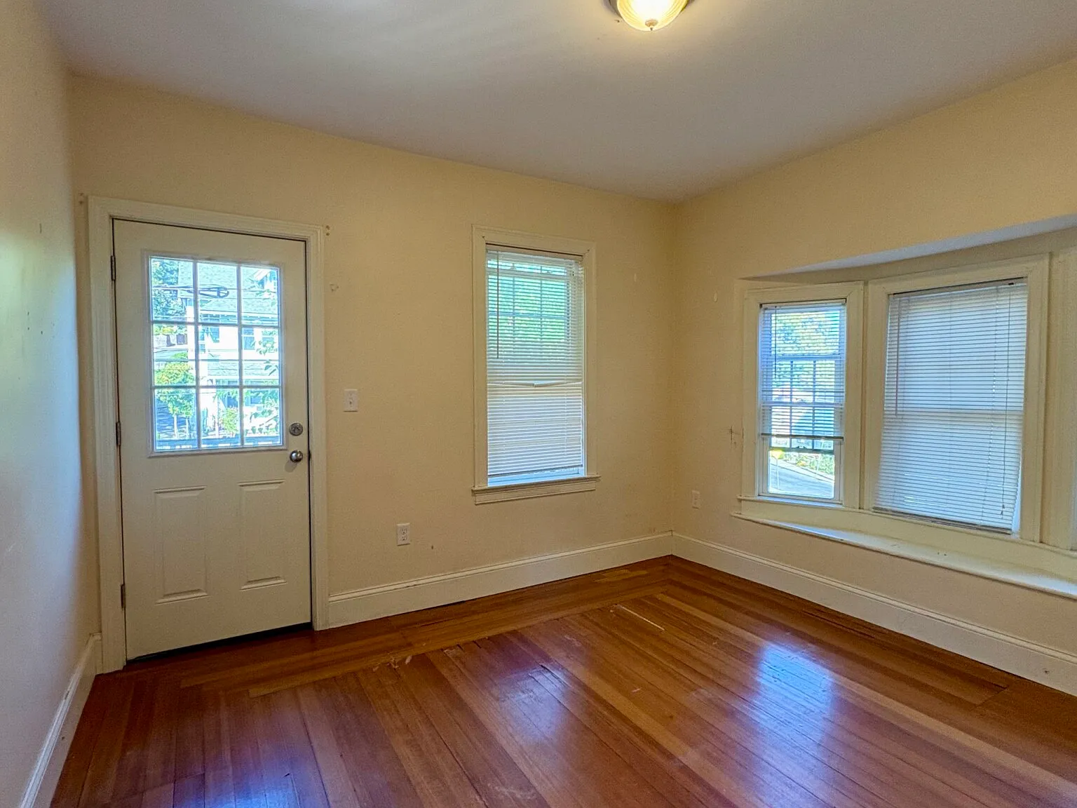 5 bed, 2.0 bath, $4,000 — Photo 4
