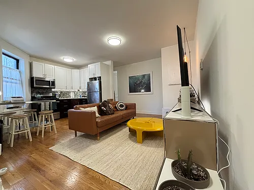 15 Hawthorne St #2D Photo 1