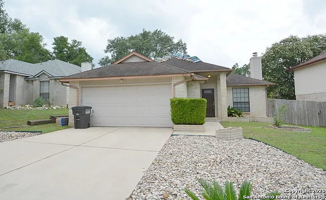 4 bed, 2.0 bath, 1731 sqft, $2,350 — Photo 1