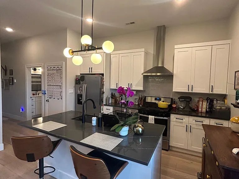 1214 W Carmen Ave #403 — Photo 6