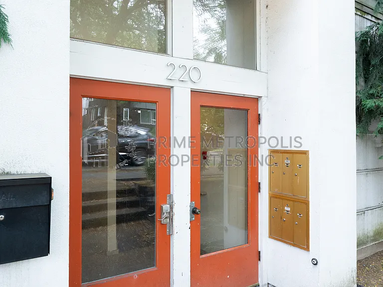220 23rd Ave E #100 — Photo 2