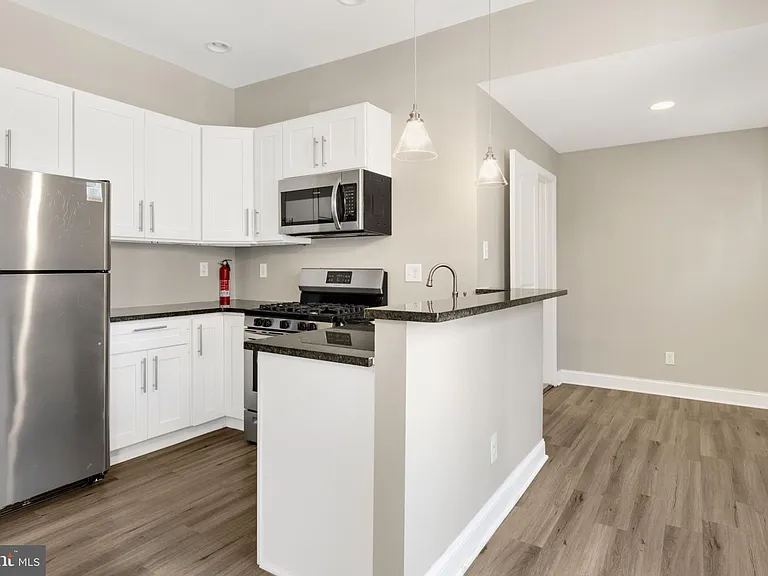 3127 Cedar St #1R — Photo 4