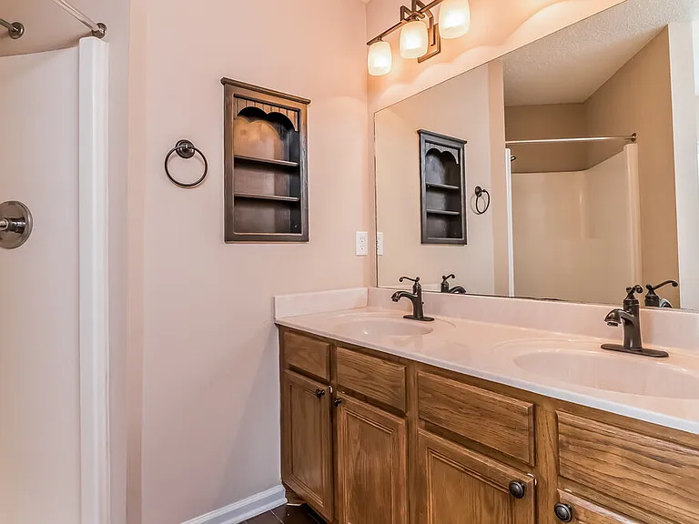 2204 Joann Dr — Photo 7