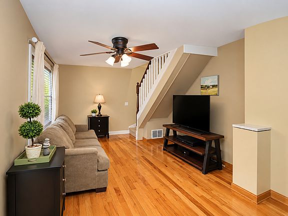 3rd image of 251 Prairie St