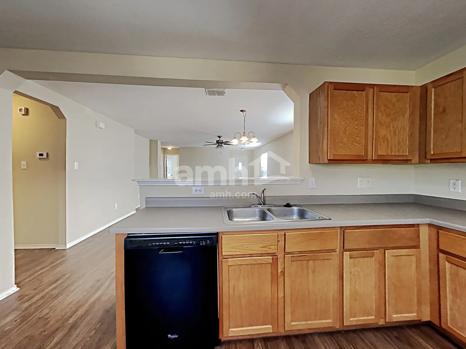 3 bed, 2.0 bath, 1608 sqft, $1,875 — Photo 4