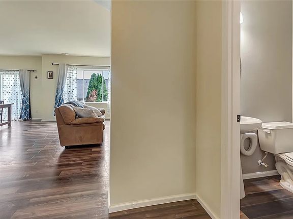 4th image of 20031 18th Avenue Ct E
