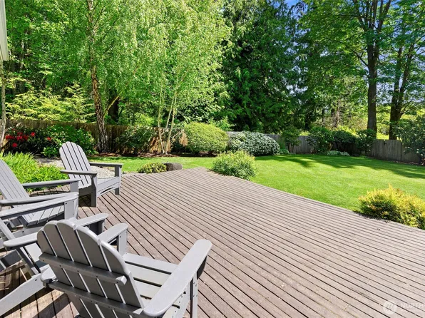 301 Weaver Road NW, Bainbridge Island, WA 98110