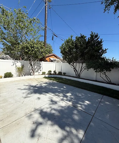 696 Courtland Dr — Photo 25