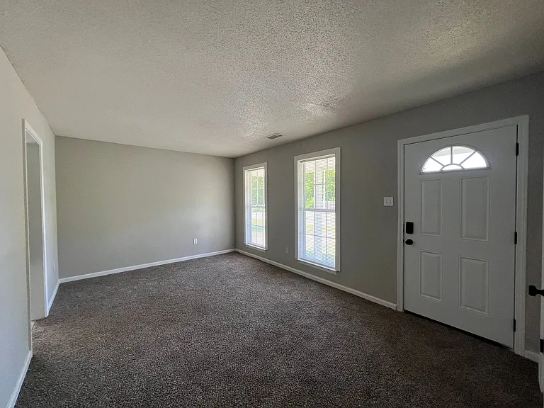 571 Loraine Rd — Photo 12