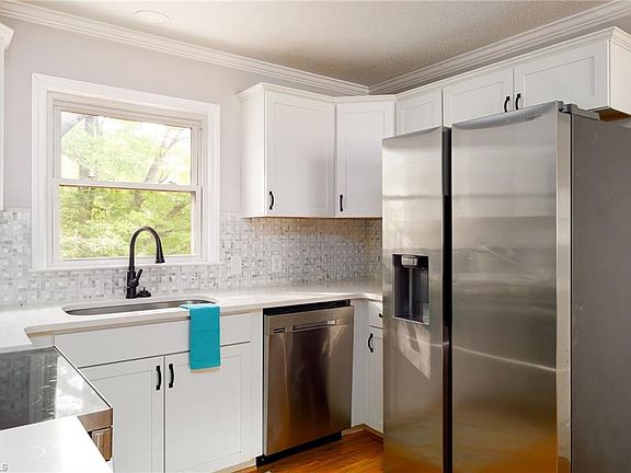 4th image of 112 Delta St