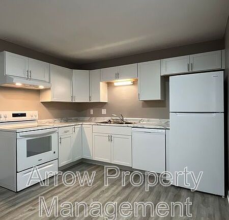 3rd image of 1027 A St Unit 11