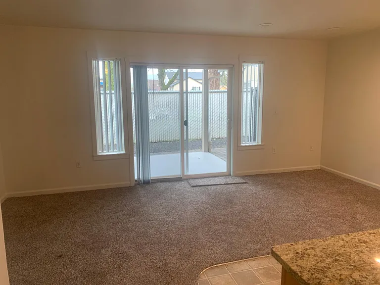 910 NW Wade St #2 — Photo 4