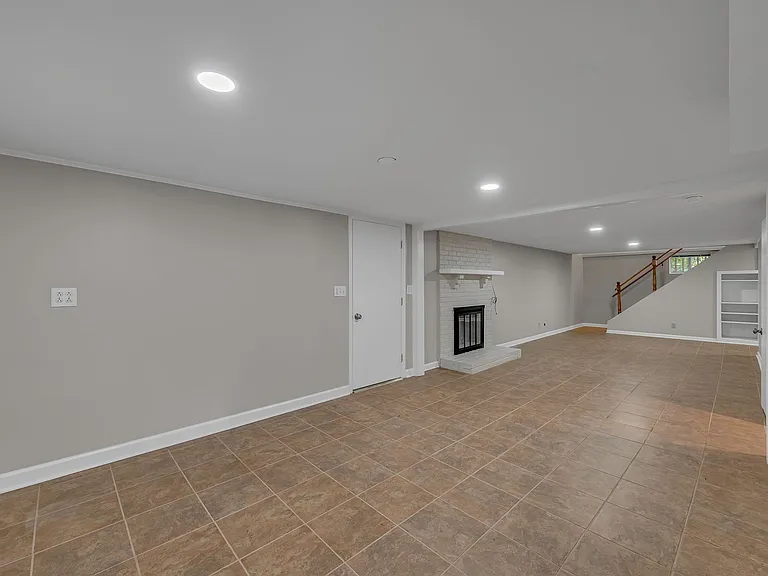 4917 Salem Dr — Photo 21