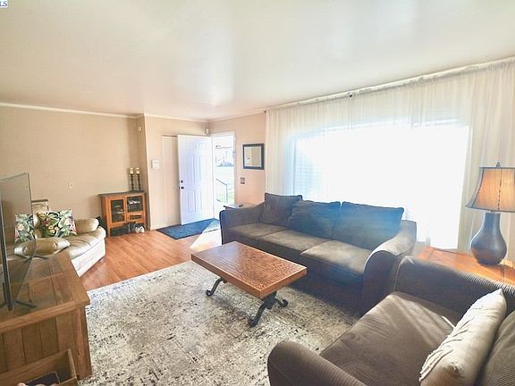 3rd image of 1512/1514 McPherson Ave