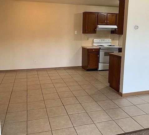 3rd image of 486 Stratford Way #6
