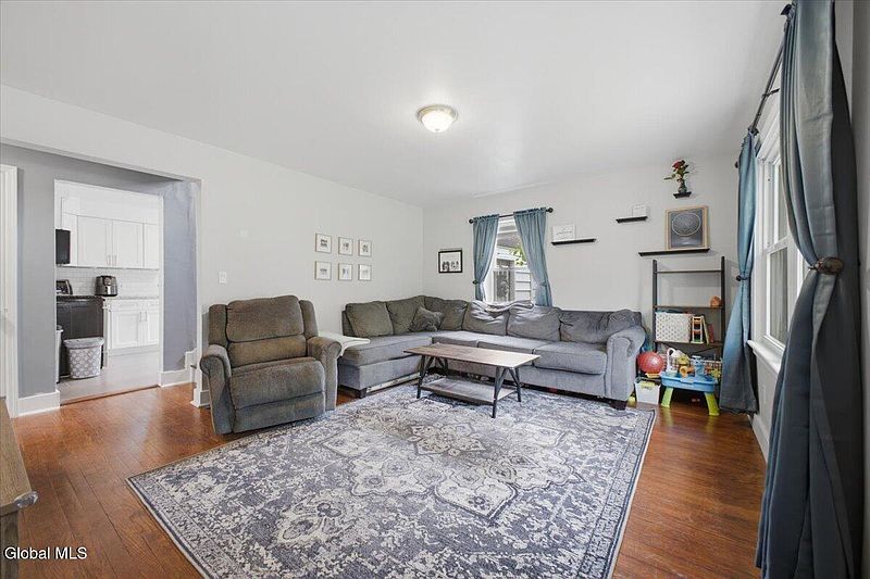 3rd image of 9 Sumter Avenue