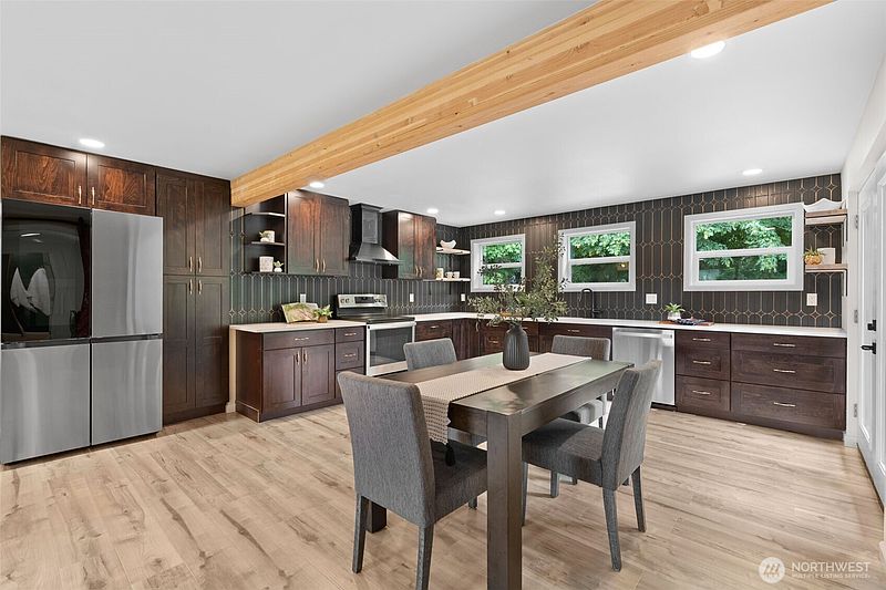 4th image of 31 SE Campfire Court