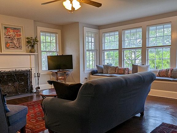 4th image of 2827 Herschel St #2