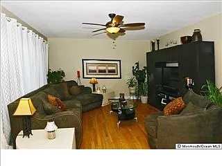 632 Wayside Rd photo 1