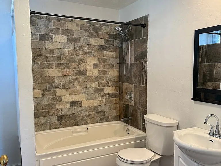 807 Knapp St — Photo 9