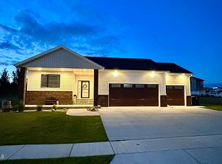 5508 Titanium Dr, Bismarck, ND 58503