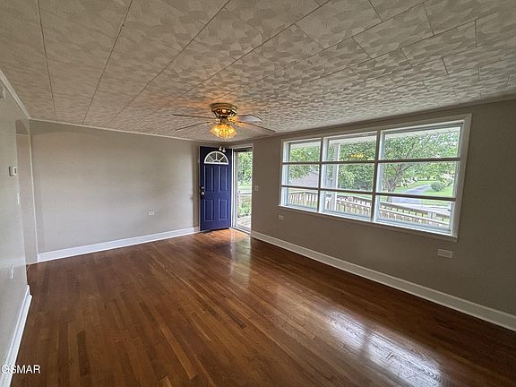 3rd image of 1462 Main St
