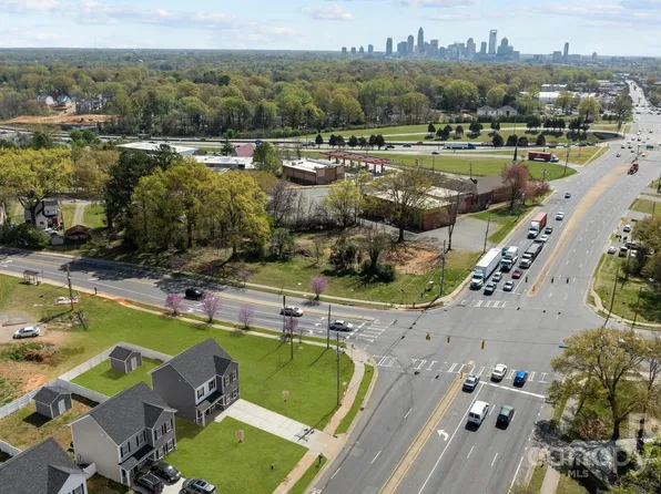 3804 Freedom Dr, Charlotte, NC 28208