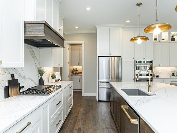 5th image of 2764 Scenic Point Dr SW