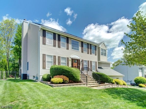 32 Fox Chase Ln, Roxbury Twp., NJ 07852