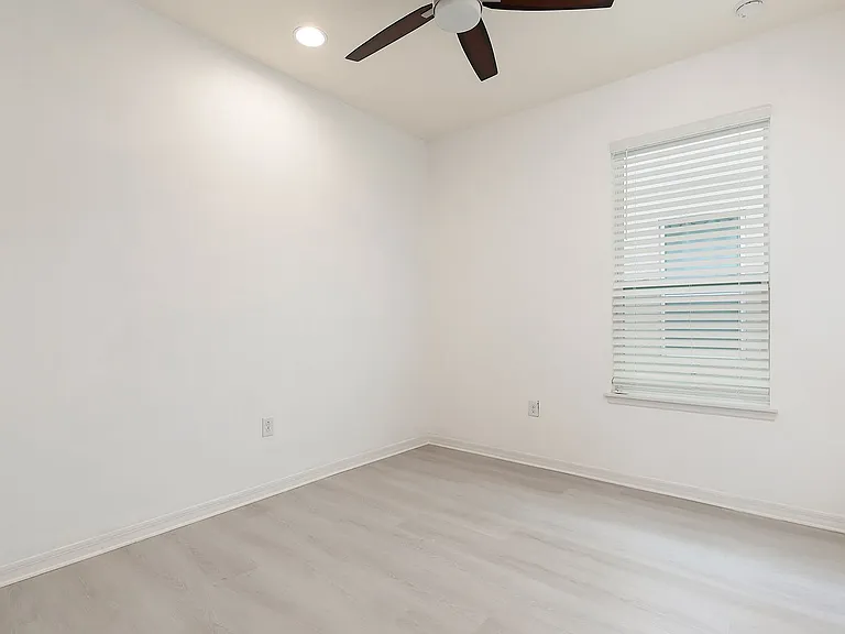 488 Rocky Grove Ln — Photo 13