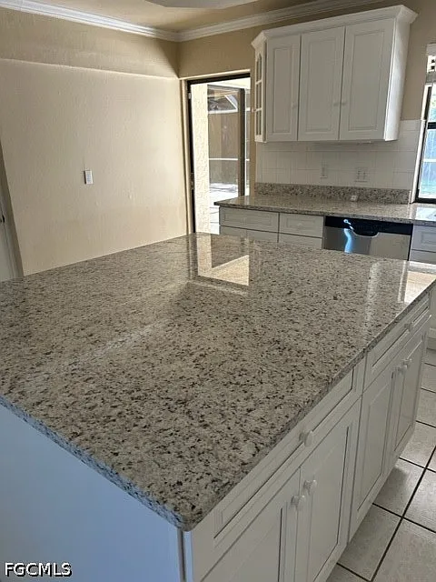3 bed, 3.0 bath, 2042 sqft, $3,000 — Photo 4