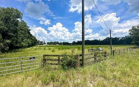 3rd image of 1 NE Sandspur Ln