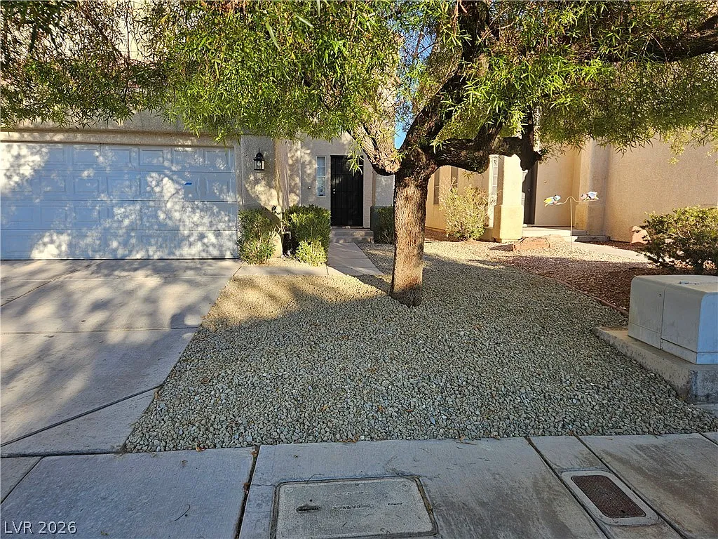 3 bed, 2.5 bath, 1800 sqft, $2,016 — Photo 2
